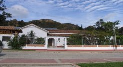 Padres de familia del colegio Fray José María Arévalo de la Playa de Belén se oponen a la asignación de un nuevo rector encargado.