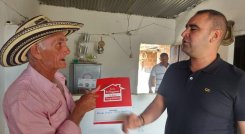 Beneficiarios del programa de formalización de títulos de los barrios La Inmaculada y Kennedy piden la entrega de escrituras públicas.