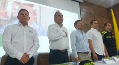 El ministro de Transporte, Guillermo Reyes, conoció de primera mano las necesidades más sentidas en materia vial. En la agenda se destacan las gestiones para mejorar las condiciones de vida de los moradores de la zona. / Foto: Javier Sarabia / La Opinión 
