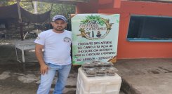Un campesino busca en el cacao y en sus derivados un mejor futuro para el Catatumbo./ Foto :Cortesía