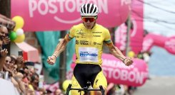 Miguel Ángel 'Supermán' López sigue dominando la Vuelta a Colombia.