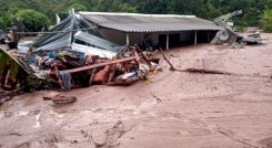 El 31 de mayo se produjo la avalancha que bajó desde Villa Caro y arrasó con todo lo que encontró a su paso, afectó la carretera Ocaña-Cúcuta que sigue cerrada y provocó destrucción en El Tarrita (Ábrego). / Fotos cortesía