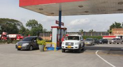 El ministro Bonilla también aseguró que el Gobierno prefiere optar por cerrar el déficit de gasolina con el incremento de precios, antes de tocar los del ACPM. / Foto: Archivo