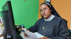 La hermana Mónica censura la actitud de los delincuentes y pide que no se aprovechen de las necesidades de los adultos mayores. / Foto: Javier Sarabia/ La Opinión