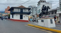 A la entrada del parque de San Agustín se aprecia la estatua del legendario encomendero español Antón García de Bonilla./ Foto: Cortesía.
