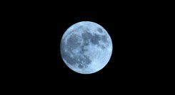 Superluna azul en Guwahati, India. Foto: Biju Boro / AFP.