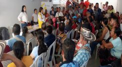 La población del Catatumbo en condiciones de vulnerabilidad recibe cartas de indemnización / Foto: Cortesía