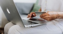 En lo que respecta a la distribución de las ventas, la categoría de servicios financieros lidera el camino con un sólido 17,8%.