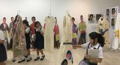 El salón cuenta con artículos hechos por los familiares de las víctimas