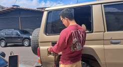 Vehículos se quedan varados en calles de San Cristóbal por falta de gasolina. Foto Anggy Polanco / La Opinión 