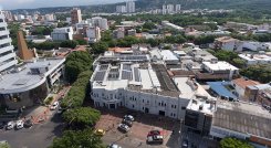 El sistema tiene 215 paneles solares./ Foto Juan Pablo Cohen-La Opinión