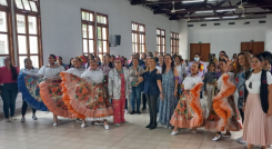 Mujeres colombianas y migrantes venezolanas tienen en las Escuelas Taller una alternativa para alcanzar la autonomía económica. 