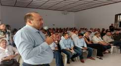 En los primeros cien días de su mandato el alcalde Emiro Cañizares Plata se la ha pasado haciendo ajustes para superar la crisis financiera./ Foto: Javier Sarabia/La Opinión