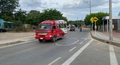 El barrio hace parte de la Comuna 8. 