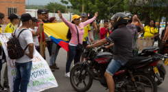 Habitantes del asentamiento humano Colinas del Tunal protestaron por la precariedad de los servicios públicos. 