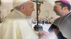 El nuevo obispo católico de Ocaña, monseñor Orlando Olave Villanova, arriba este viernes./ Foto: Cortesía