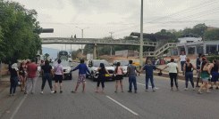 Habitantes bloquean la autopista internacional en Villa del Rosario por falta de agua