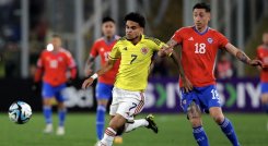 La selección Colombia se mide a una desesperada Chile.