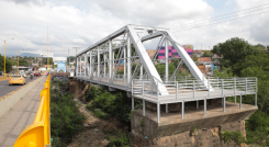 El Puente San Luis es una obra de ingeniería traída a la ciudad a finales del siglo XIX, que según Pro Cúcuta tiene un potencial turístico importante para Cúcuta. 