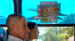 Desde ayer algunas unidades de transporte ya exhibian el nuevo costo del pasaje. 