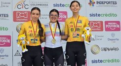 La ciclista Diana Corrales (izquierda) medalla de plata, Luciana Osorio (centro), oro y Yañlecza Marín se apoderaron del podio de la ruta en la categoría Sub-23 de los Nacionales de ciclismo de Zipaquirá.