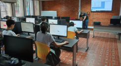 Jóvenes y adultos se capacitan en los SmartLab de Cúcuta.