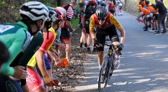 El español Alex Aranburu (Cofidis) en una  gran escapada en solitario ganó la cuarta etapa de la Itzulia Basque Country.
