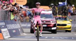 Cuarta victoria del  danés en el presente Giro que lo confirma como líder sólido de la 'maglia rosa'.