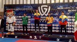 José Joel Gómez (segundo de derecha a izquierda) obtuvo el tercer lugar.