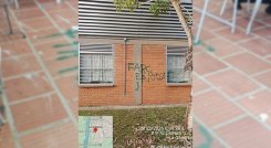 Vandalizado megacolegio de La Gabarra