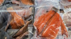 Envases transfieren aditivos plásticos a pescados almacenados en nevera