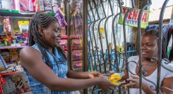 Mujeres ya lideran la mayoría de los negocios urbanos en Colombia