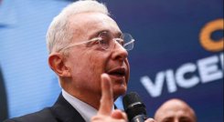 Comisión de Acusaciones pide a Fiscalía expediente contra Álvaro Uribe por masacres de El Aro y La Granja