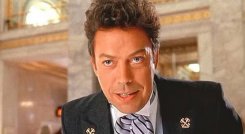Tim-Curry. Foto: captura de pantalla.