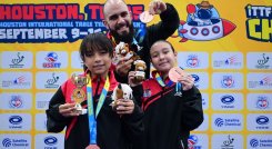 Antonella Rodríguez (derecha) en dupla con Laura Muñoz se alzaron con el bronce.