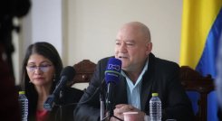 Exjefes de las Farc rechazan señalamientos de la viuda de Miguel Uribe