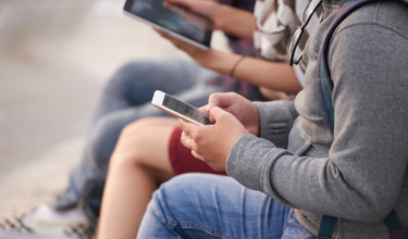 Uso del celular prohibido en aula de clases