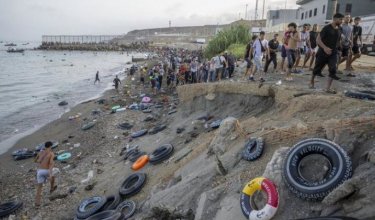 ¿Por qué miles de migrantes cruzan de Marruecos a Ceuta? Las claves de la mayor crisis migratoria en España desde 2021