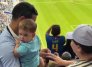Propuesta de matrimonio en partido del Mundial. Captura de X @TribunaLibreES.