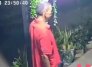 Lo grabaron llevándose una silla y al día siguiente lo encontraron muerto