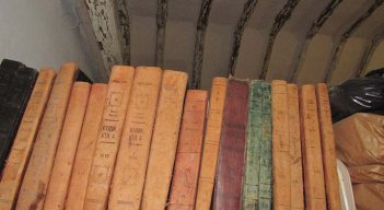 Los archivos del Concejo están almacenados en bolsas y tomos. /Roberto Ospino.