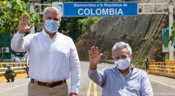 Los mandatarios se reunieron en la frontera con Ecuador./ Foto:Colprensa
