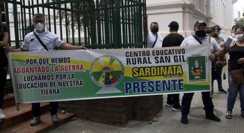 Frente a la Gobernación de Norte de Santander se manifestaron los docentes de básica primaria del Catatumbo. / Foto Luis Alfredo Estévez