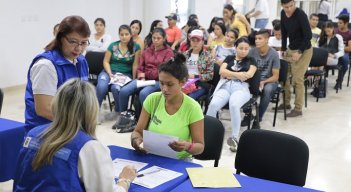 La Unidad de Víctimas tuvo que atender virtualmente y por canales telefónicos durante varios meses en 2020./ Foto archivo La Opinión