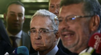 El expresidente Álvaro Uribe en compañía de su abogado Jaime Granados. / Foto: Archivo