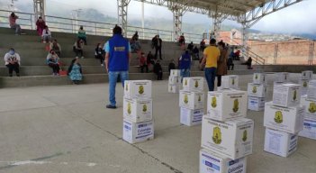 Las ayudas las entregaron a los damnificados por las lluvias.