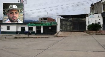 José Gabriel Álvarez Ortiz trabaja en un taller de latonería y pintura ubicado en Ocaña. Su familia asegura que es inocente y está endeudado. / Foto: Cortesía.