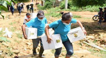 79 kits de emergencia fueron entregados en la comunidad. 