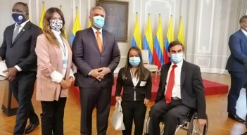 María Jimena López Jácome, a pesar de su baja estatura y luego de una larga batalla en el mundo laboral, conquistó un espacio en el Gobierno Nacional. / Foto: Cortesía