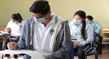  Con todos los protocolos de bioseguridad se hizo la réplica de los cuestionarios a manera de preparación para acceder a los distintos programas de la educación superior. / Cortesía